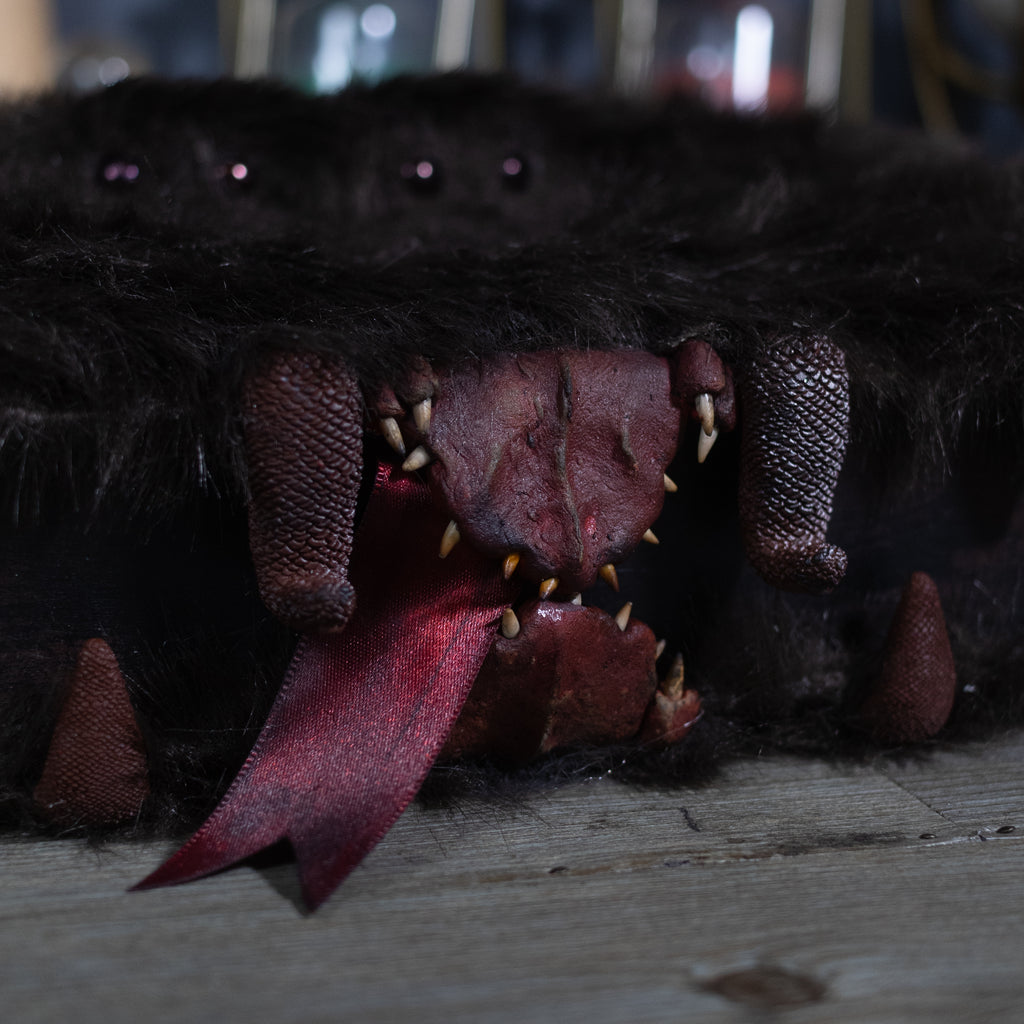 Monster Box. Escuche.
