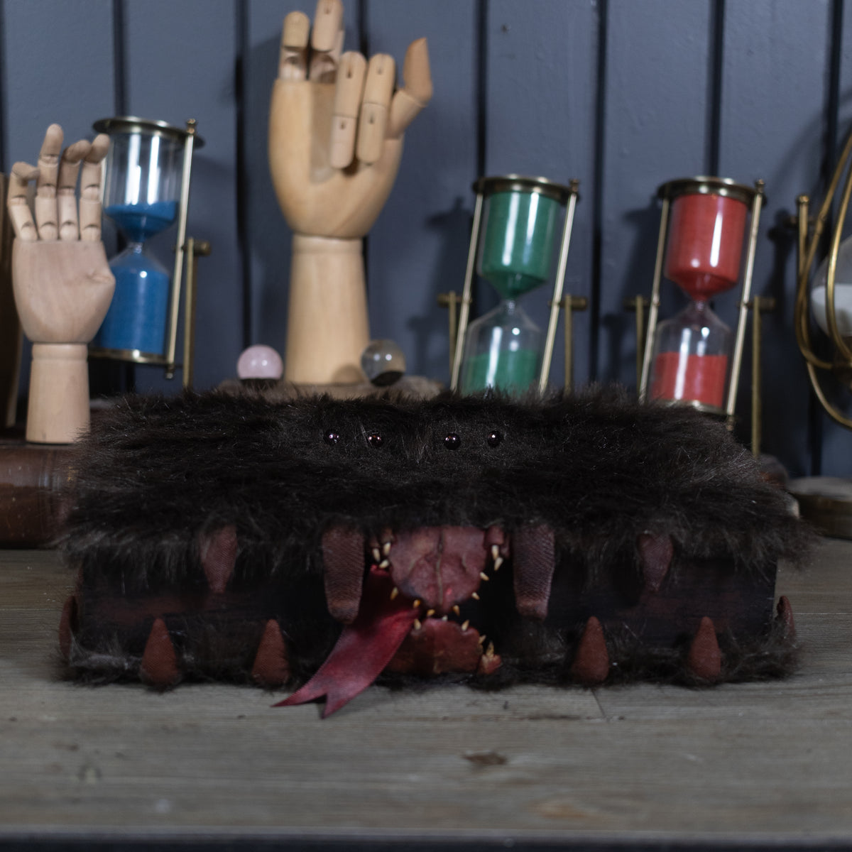 Monster Box. Escuche.